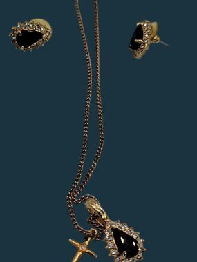Black Stone Teardrop Pendant Necklace & Earring Set Clear Rhinestone Halo